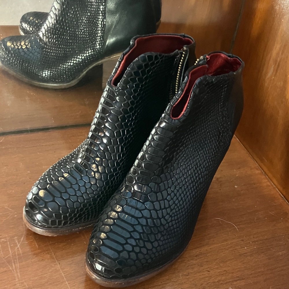 Freebird Black Textured Ankle Boots
